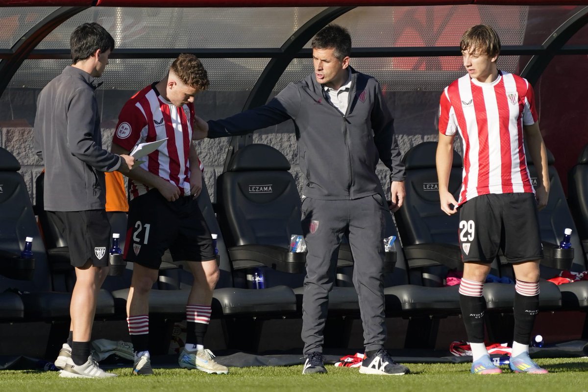 ▶️ Jokoan da bigarren zatia Lezaman! Aldaketa bikoitza #BilbaoAthletic-en.

➡️ Bujan, Adrian Perez
⬅️ Olabarrieta, Varela

🙌 Aurrera!

0-0 I #BilbaoAthleticRealUnion #AthleticLezama 🦁