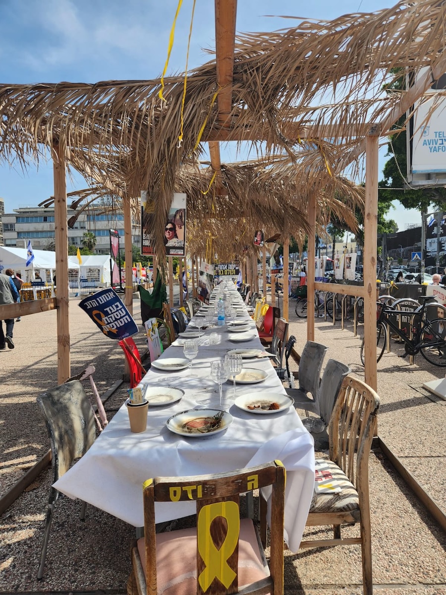 ALARM! DE GIJZELAARS IN GAZA ZIJN ER ZEER SLECHT AAN TOE!

De medische toestand van de levende gijzelaars in Gaza liegen er niet om.
Deel dit zodat de hele wereld eindelijk in gaat zien wat de gazanen het joodse volk aandoen.

Samenvatting van de toestand van de levende