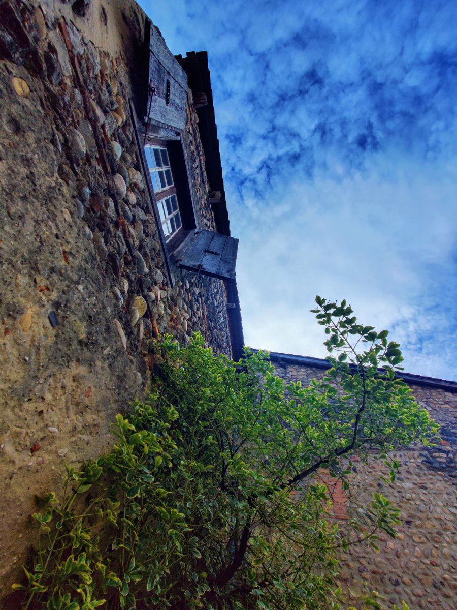 aleknaza's tweet image. Cité médiévale de Pérouges. Le 24 mai 2025.

#Pérouges #France