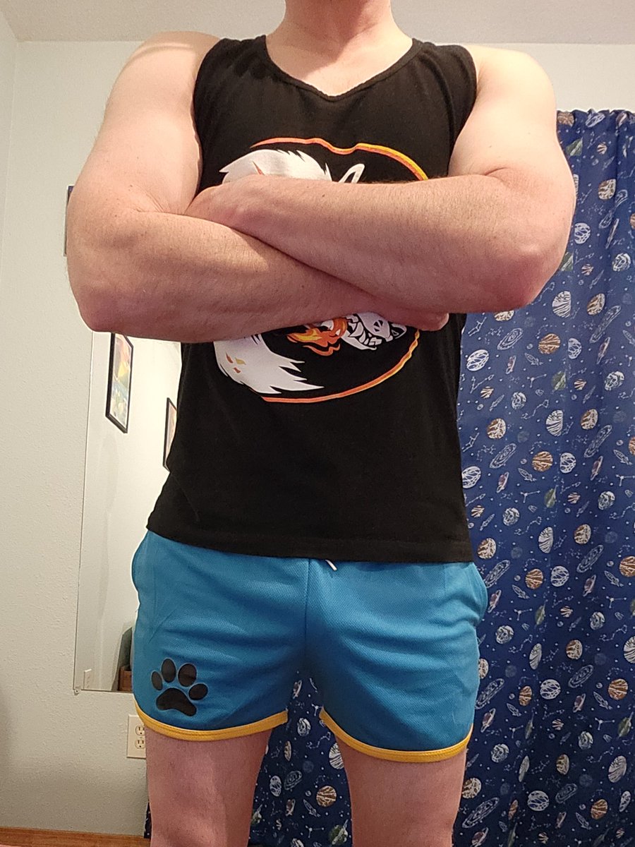 Kitty in rare hooman mode!