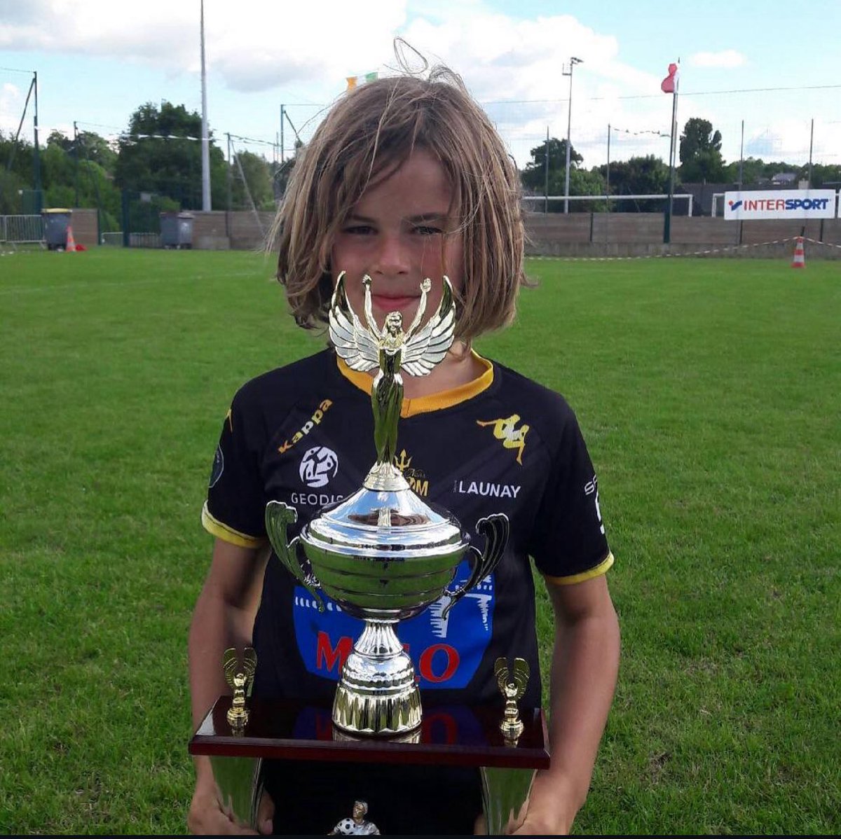 US SAINT MALO (@ussaintmalo) on Twitter photo 🏆🇫🇷Passé par la formation malouine, de l’école de foot aux U11, 𝗥𝘂𝗯𝗲𝗻 𝗟𝗼𝗺𝗲𝘁 remporte la prestigieuse coupe 𝗚𝗮𝗺𝗯𝗮𝗿𝗱𝗲𝗹𝗹𝗮
Bravo 𝗥𝘂𝗯𝗲𝗻, bravo le <a href="/staderennais/">Stade Rennais F.C.</a> 👏 🏆🇫🇷Passé par la formation malouine, de l’école de foot aux U11, 𝗥𝘂𝗯𝗲𝗻 𝗟𝗼𝗺𝗲𝘁 remporte la prestigieuse coupe 𝗚𝗮𝗺𝗯𝗮𝗿𝗱𝗲𝗹𝗹𝗮
Bravo 𝗥𝘂𝗯𝗲𝗻, bravo le <a href="/staderennais/">Stade Rennais F.C.</a> 👏