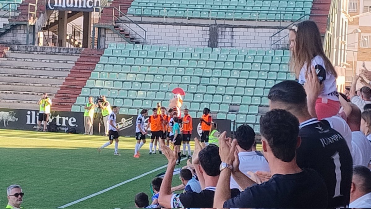 MeridaDeportes2's tweet image. Goooooooooooooooolllll del Meridaaaaaaa goooooooool de Liberto.

@Merida_AD 
@AtletiAcademia
⏱️53
🥅 1-1
#VamosMerida #MéridaAtletiB