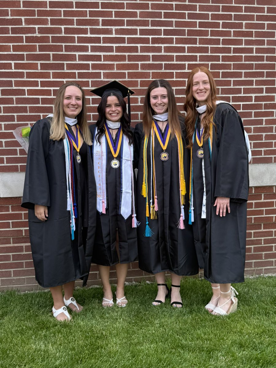 FCGriz_WBB's tweet image. Class of 2025!❤️🥹