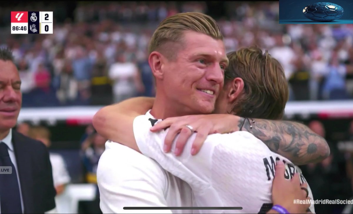 EleModric's tweet photo. I'll never recover from this 😭 https://t.co/OPEbAD7k01