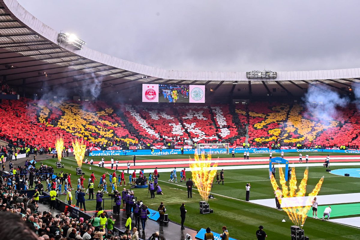 scottm1901's tweet photo. UA22 display carried out superbly by so many great people. Hope you enjoyed it DG, you put so much into this. https://t.co/c2aopw9IZO