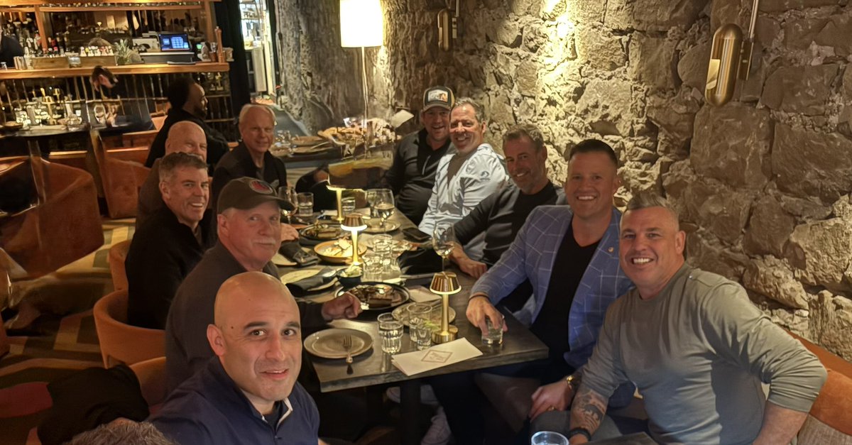 leafguy403's tweet image. What a night!
I had dinner and drinks with some absolute beauts.
Scott Gomez,Matt Cooke,Barnaby,Mike Keenan,Commodore & Gordy Howes brother Marty and son Mark.
Scott Gomez is literally the funniest man on earth. The locker room stories were wild😂
Hope y’all are safe!Cheers🍻