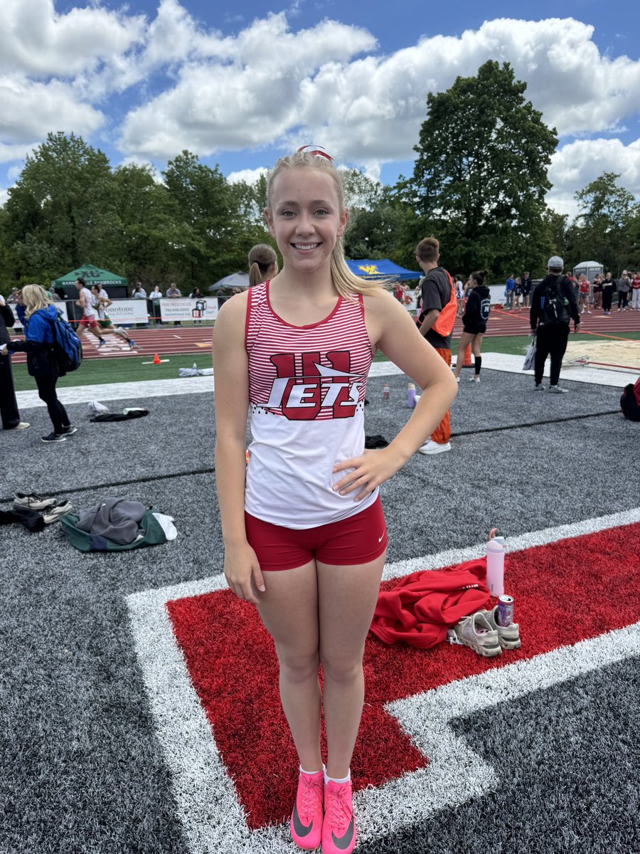 Congratulations to Morganne Emory on advancing to regionals as a district champion and breaking her own school record in the long jump with a distance of 16-11.25!