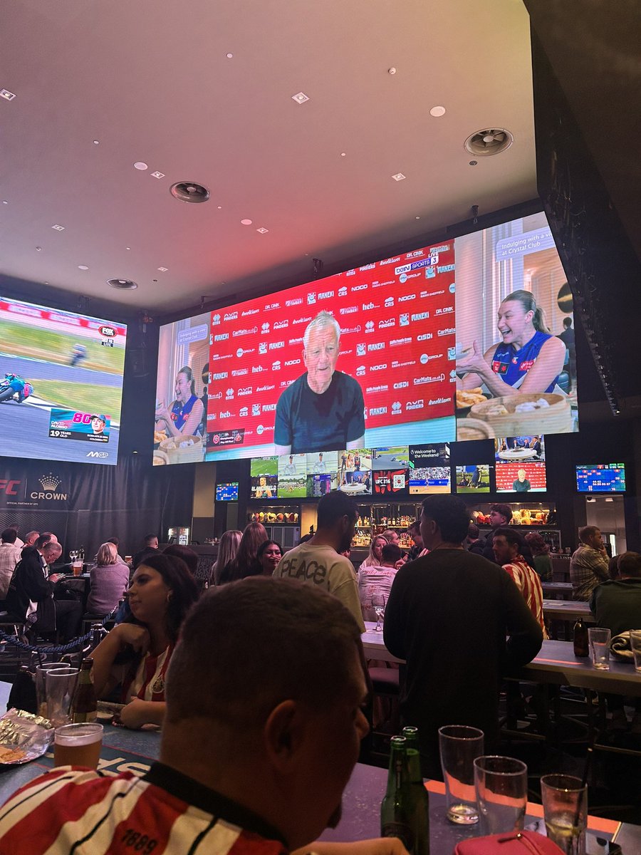With some Blades fans at. Down Casino sports bar, Perth WA. #twitterblades