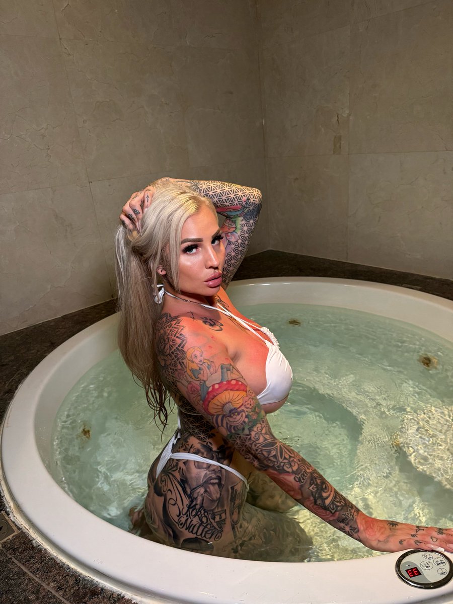 Life’s better in a bikini 👙