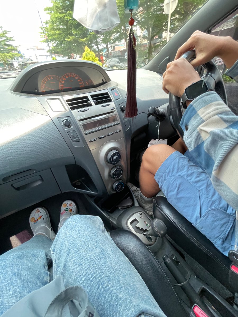 draftme_____'s tweet image. matching outfit yang tida disengaja