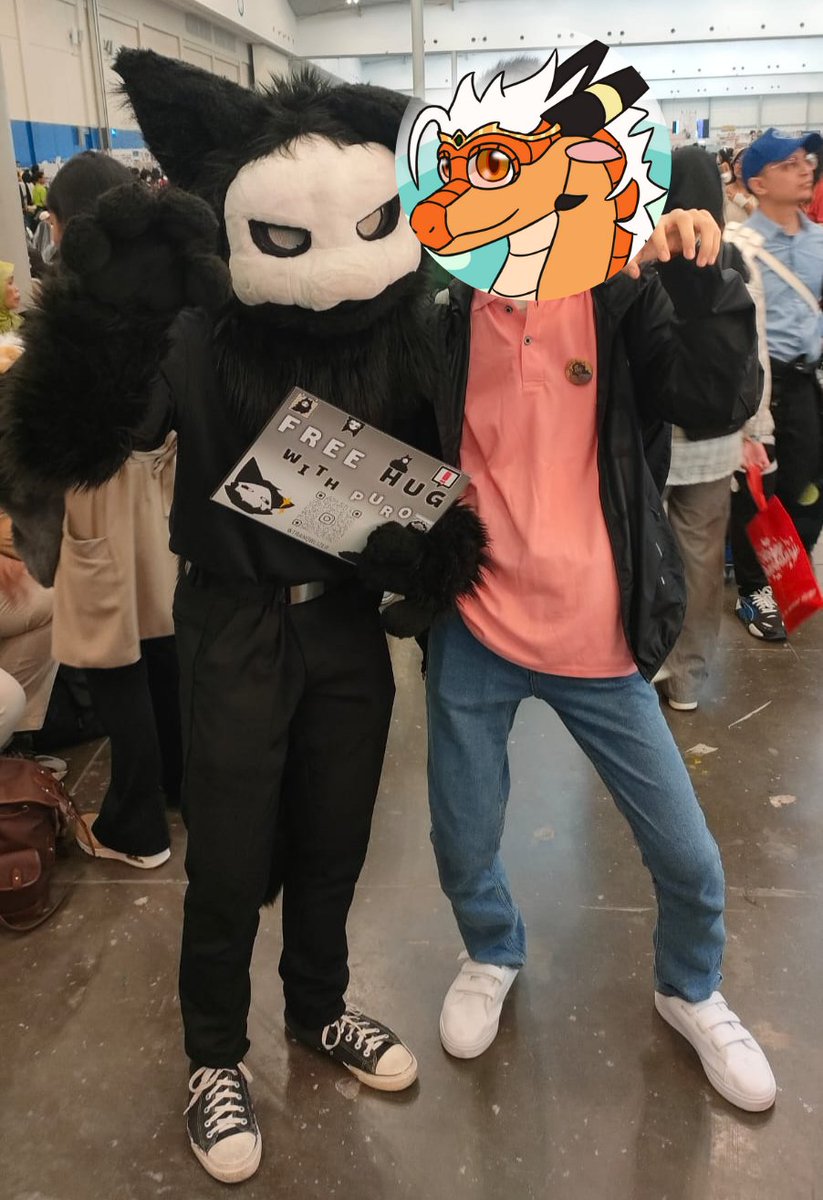 Reyquaza111's tweet photo. Oh my gosh this was such a blast! I get the chance to meet so many cool fursuiters and bought... uh... too many merch. Uh, here are some photos, I guess. Thanks to my friends for making this experience unforgettable <3
#CFXX #ComifuroXX #ComicFrontier20 https://t.co/Cv4IWDFWqV