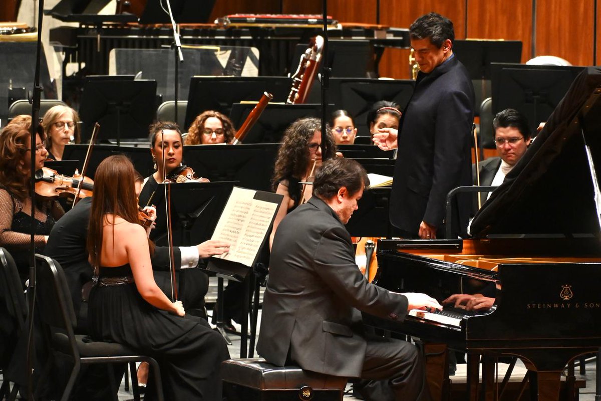 Instituto Nacional de Bellas Artes y Literatura (@bellasartesinba) on Twitter photo Un viaje de Viena a Lima
La <a href="/OSN_MX/">OSN México</a> ofrece un programa que enlaza tradiciones musicales, bajo la dirección del maestro Miguel Harth-Bedoya. En el repertorio obras de Gonzalo Garrido-Lecca, Mozart y Elgar.
🗓 Domingo 25 de mayo
🕛 12:15 h
📍 Palacio de Bellas Artes
🎟️ Boletos Un viaje de Viena a Lima
La <a href="/OSN_MX/">OSN México</a> ofrece un programa que enlaza tradiciones musicales, bajo la dirección del maestro Miguel Harth-Bedoya. En el repertorio obras de Gonzalo Garrido-Lecca, Mozart y Elgar.
🗓 Domingo 25 de mayo
🕛 12:15 h
📍 Palacio de Bellas Artes
🎟️ Boletos