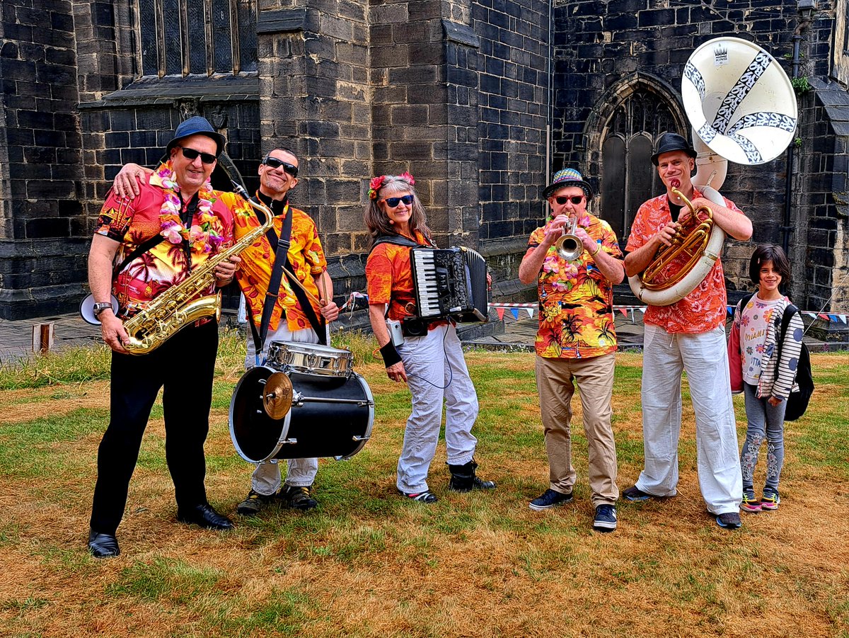 EUROPEAN STONECARVING FESTIVAL 2025
Come on down, the sun's nearly out and the Minster is resounding to the sound of Stonecarving. Entertainment all day, guided tours of Halifax Minster, loads of refreshments. Continues tomorrow with judging at 3pm and auction of carvings at 4pm
