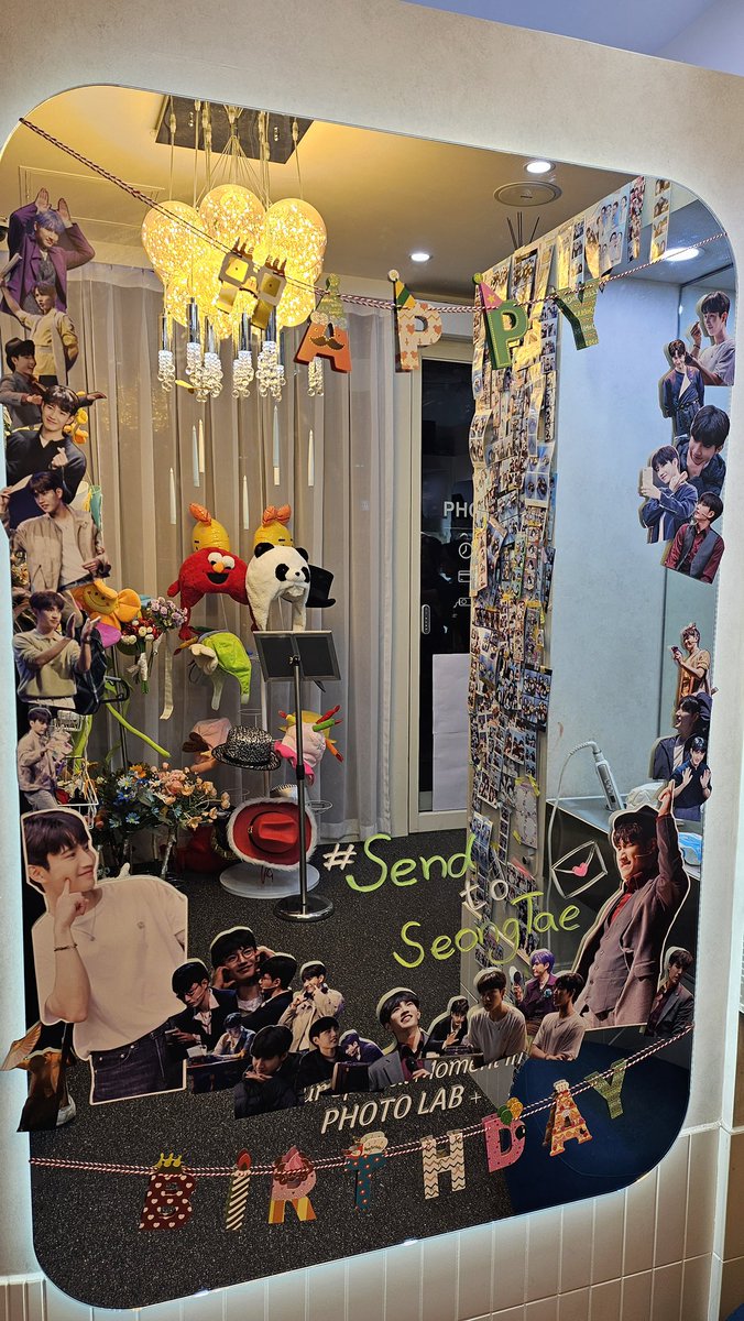 내부 DP 및 프레임 적용이 완료되었습니다. ✨
비치된 인형과 상자는 촬영용 소품이 아니니 눈으로만 봐주세요💌

#Send_To_SeongTae
#성태에게_보내는_생일선물
#조성태_생일축하해_찰칵