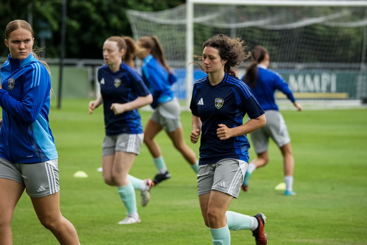 Getting ready for action in Dublin. 

👊 <a href="/LisburnRangers/">Lisburn Rangers</a> 

#SportsDirectPrem