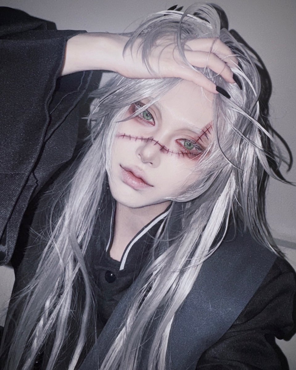 SPACELICKER's tweet photo. 黒執事
Undertaker https://t.co/FGTOLKuCCL