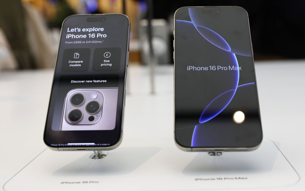 President Donald Trump on Friday threatened to put a 25% tariff on Apple products unless iPhones are manufactured in the United States. The threat - delivered over social media - could dramatically increase the price of iPhones

bit.ly/3YWiBRX