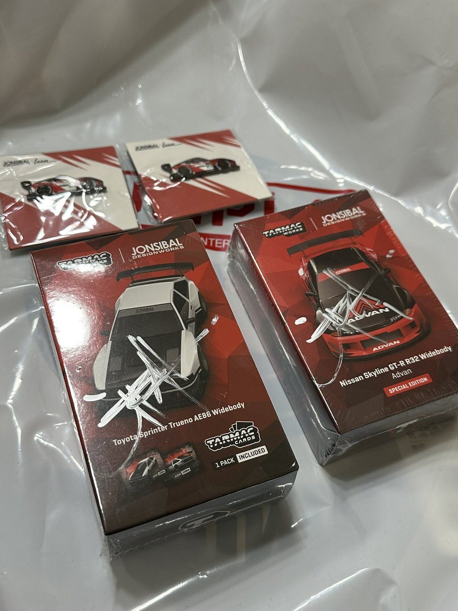 angelina797's tweet photo. JONSIBALプロデュースのミニカーをお土産にもらいました！
合わせてサインも！

#JONSIBAL
#パッケージにサインしてもらったから一生開封できない https://t.co/YiC9dJDw5R