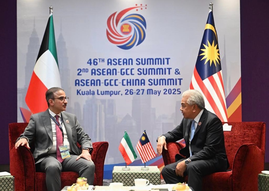 مساعد وزير الخارجية لشؤون مجلس التعاون الخليجي السفير نجيب البدر يبحث في كوالالمبور مع سكرتير عام وزارة الخارجية الماليزية عمران زين سبل تعزيز العلاقات الثنائية

- أكد أهمية التنسيق المستمر لدعم الشراكة بين دول مجلس التعاون و(آسيان)

 ow.ly/ERY730sMKMU

#كونا #الكويت