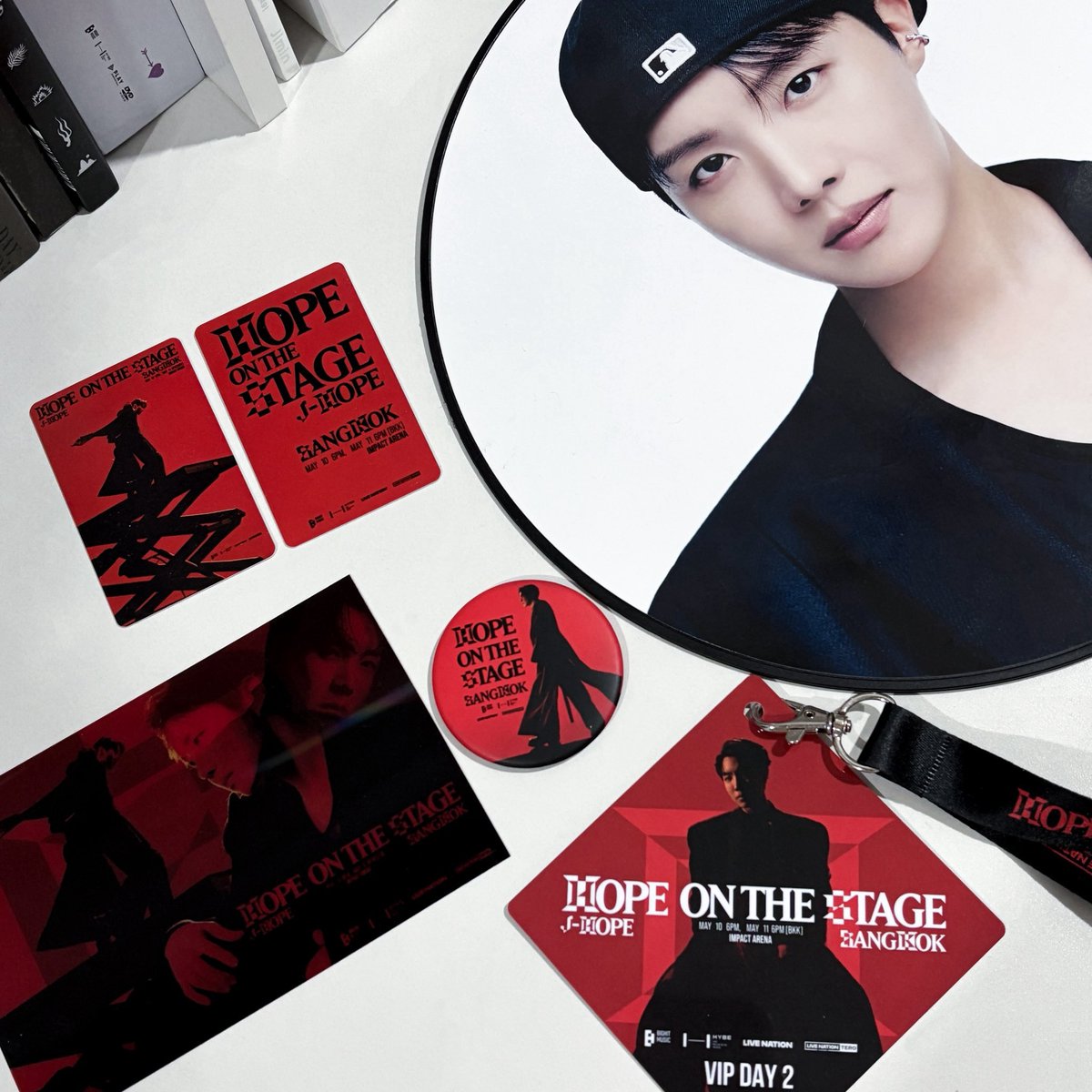 daegu_std's tweet photo. Wtb vip benefit jhope BANGKOK https://t.co/nv49Y7KKFk