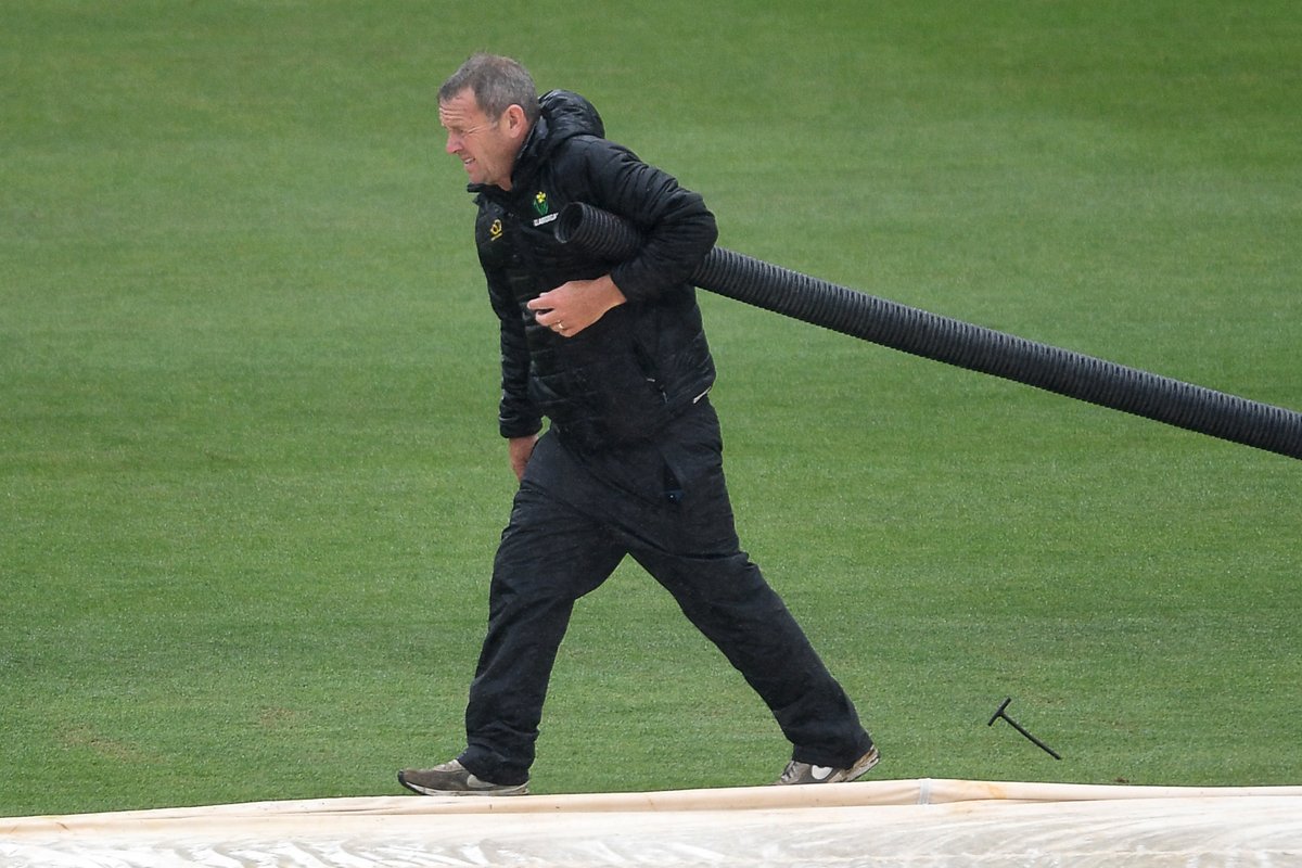 UPDATE: Play to resume at 3:10PM 🙌

WATCH LIVE: bit.ly/4kCGvdH

#GLAMvMID
#OhGlammyGlammy