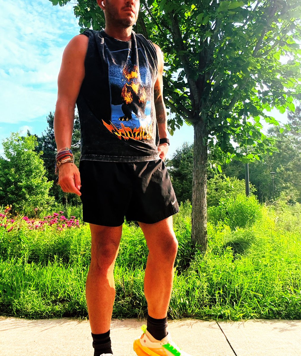 ☀️SATURDAY MORNING☀️

10km ☑️ 
241.4km (2025)

Body feels incredible right now.

When things don’t go right in other areas of your life you can ALWAYS fall back on yourself. 

I’ve been using physical strides to repair mental pitfalls and it’s working like magic. 

📸🔳📸