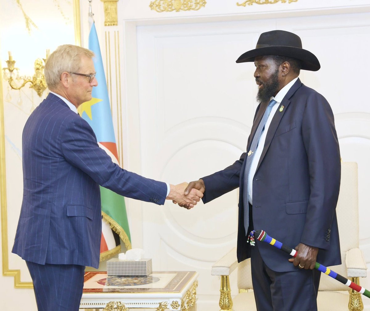 President Salva Kiir Mayardit on Friday welcomed Norwegian Special Envoy Endre Stiansen.

After the meeting, Stiansen emphasized the importance of continued dialogue to address the current security and political situation in #SouthSudan.