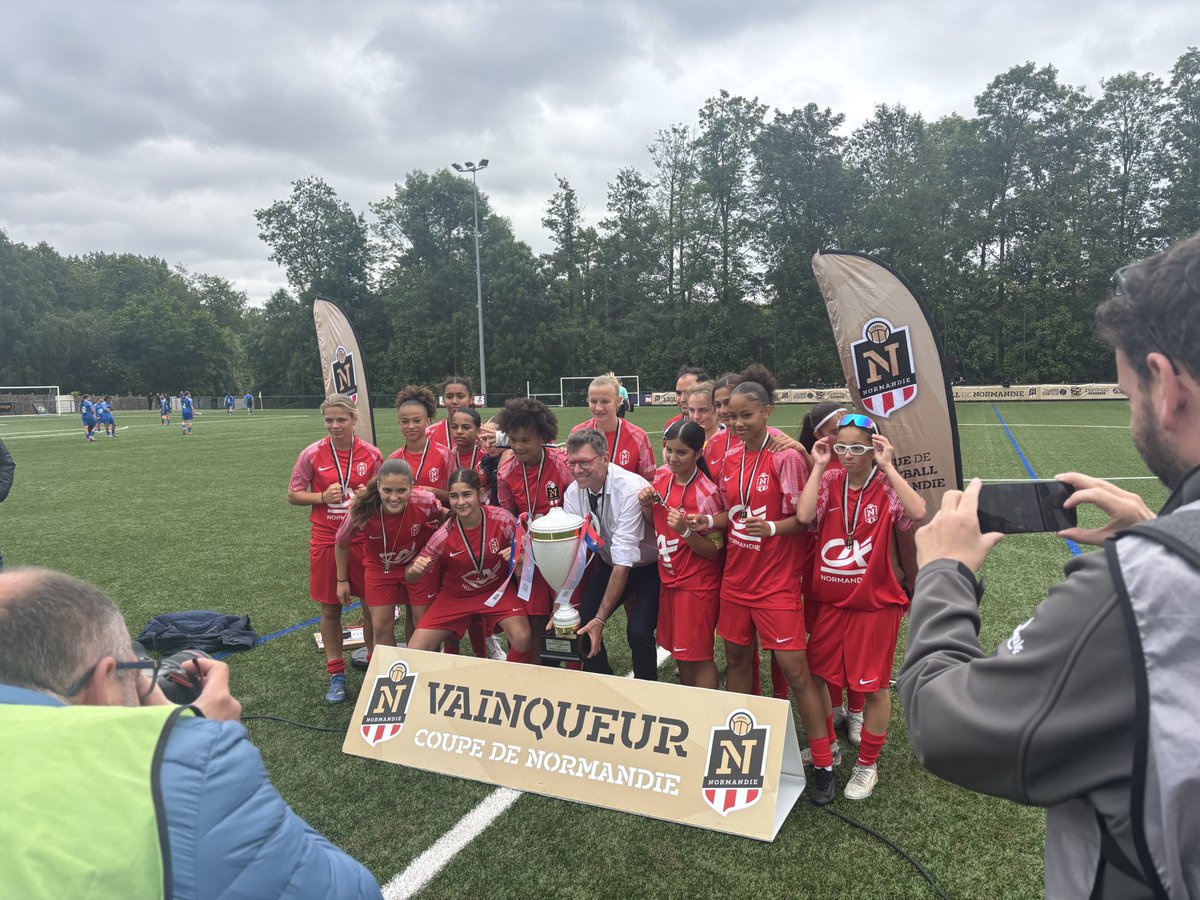 SM Caen Féminines (@smc_feminines) on Twitter photo CHAMPIONNES 🏆
Nos U16 terminent championnes de Normandie après s’être imposées 2-0 face au <a href="/hacfem/">HAC Féminines ⚽️</a> ❤️💙
Une très belle saison réalisée par nos U16 ! 👏
#SMCaen #TeamSMC CHAMPIONNES 🏆
Nos U16 terminent championnes de Normandie après s’être imposées 2-0 face au <a href="/hacfem/">HAC Féminines ⚽️</a> ❤️💙
Une très belle saison réalisée par nos U16 ! 👏
#SMCaen #TeamSMC