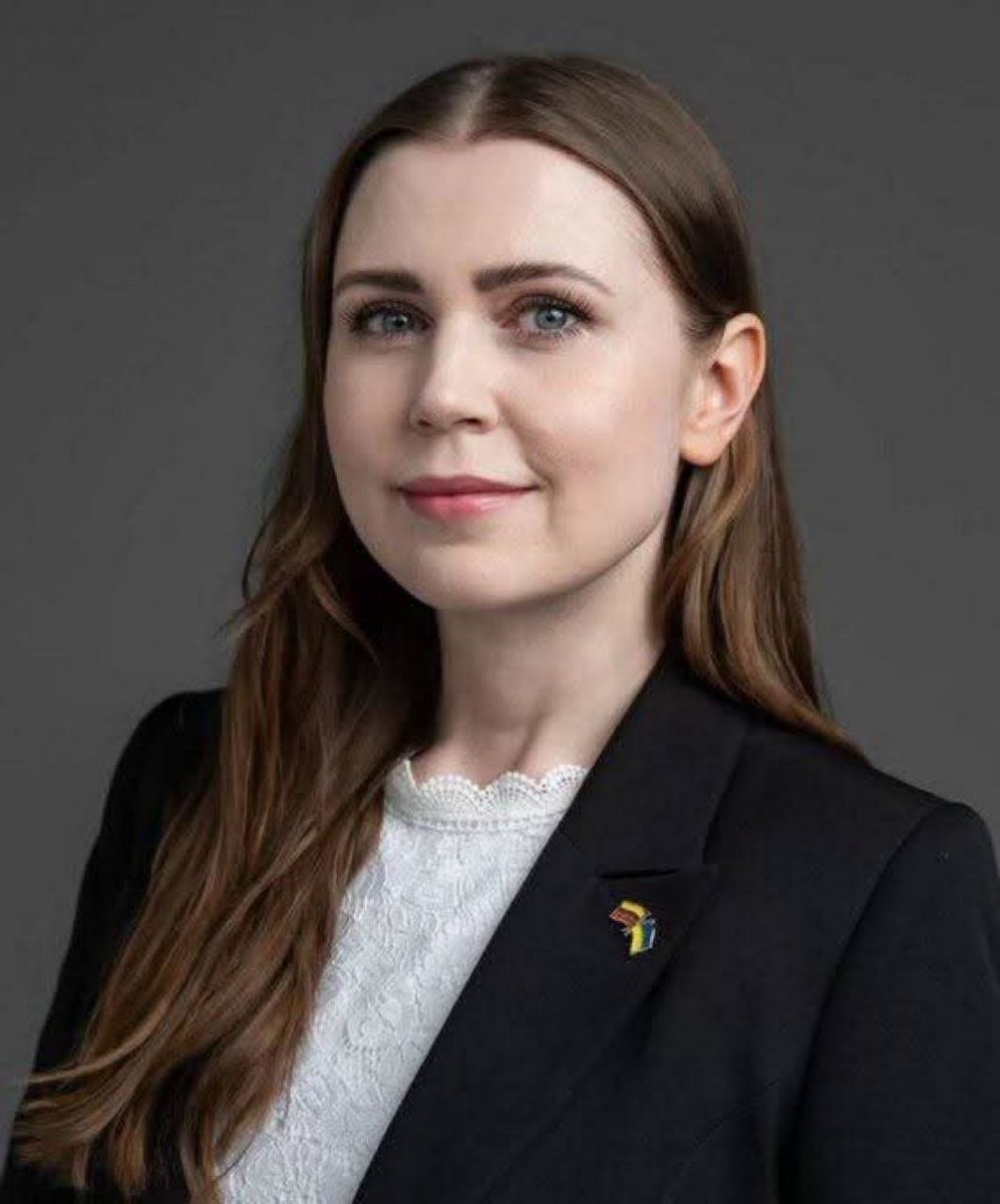 "Der einzige Weg mit Russland zu verhandeln, ist mit der Waffe auf dem Tisch." 

- Dovilė Šakalienė, Verteidigungsministerin Litauen.

Wann wurde es eigentlich modern, dass Weiber aus militärisch unbedeutenden Staaten ohne jede Kampferfahrung radikal für den Krieg trommeln?