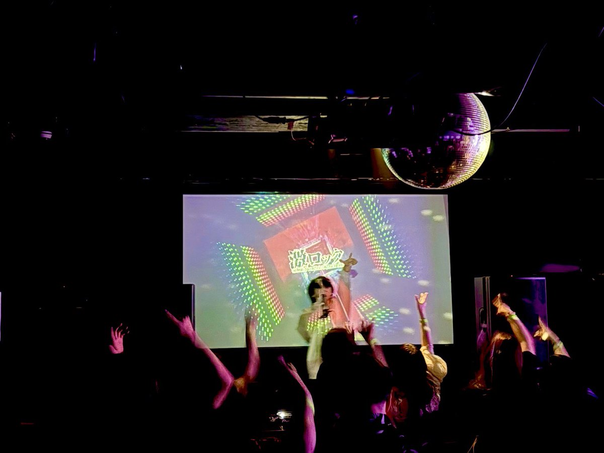 『激ロックDJパーティーSPECIAL』ありがとうございました！！楽しかったー！！
お写真は大夢くんと！

セトリはこちら💫

「狂乱 Hey Kids!!」
「READY STEADY GO」
「完全感覚Dreamer」
「FLY AGAIN」
「リライト」
「第ゼロ感」
「怪獣の花唄」