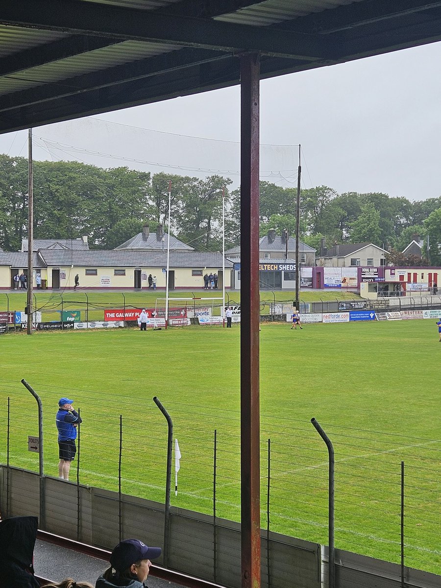 Tá muid ann <a href="/SportRnaG/">RnaG Spórt</a> 
Páirc Uí Chionnaith do chluiche craoibhe sinsir na camógaíochta
<a href="/GalwayCamogie96/">Official Galway Camogie</a> 
<a href="/CamogieDublin/">Dublin Camogie</a> 
Beo ar an gclár Spórt an tSatharn ag an 4 a chlog.