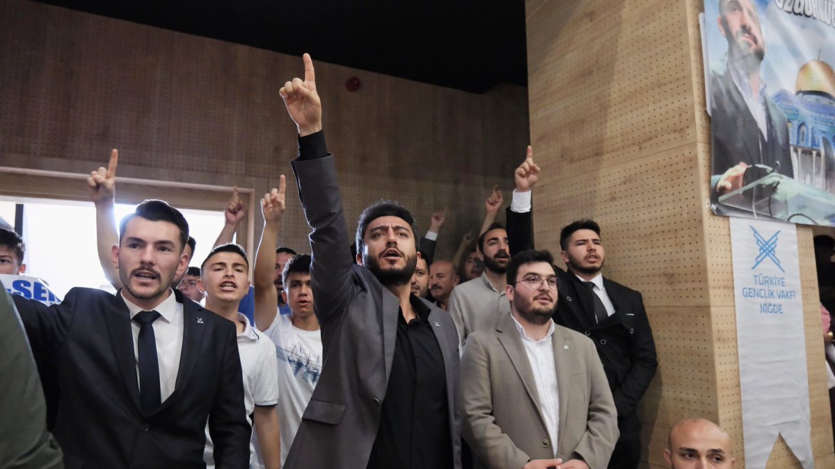 İbrahim Beşinci (@ibrahim_besinci) on Twitter photo 📍Niğde | 5. Olağan İl Genel Kurulu 
Onlar; verdiği sözün arkasında duran, aldığı sorumluluğu yarım bırakmayan Bozkırın çocukları!💯
Her biri gönüllere taht kurmuş <a href="/tugvanigde/">TÜGVA Niğde</a> gençliğinin yeni dönemi hayırlı mübarek olsun.
#BizimKahramanımız 📍Niğde | 5. Olağan İl Genel Kurulu 
Onlar; verdiği sözün arkasında duran, aldığı sorumluluğu yarım bırakmayan Bozkırın çocukları!💯
Her biri gönüllere taht kurmuş <a href="/tugvanigde/">TÜGVA Niğde</a> gençliğinin yeni dönemi hayırlı mübarek olsun.
#BizimKahramanımız