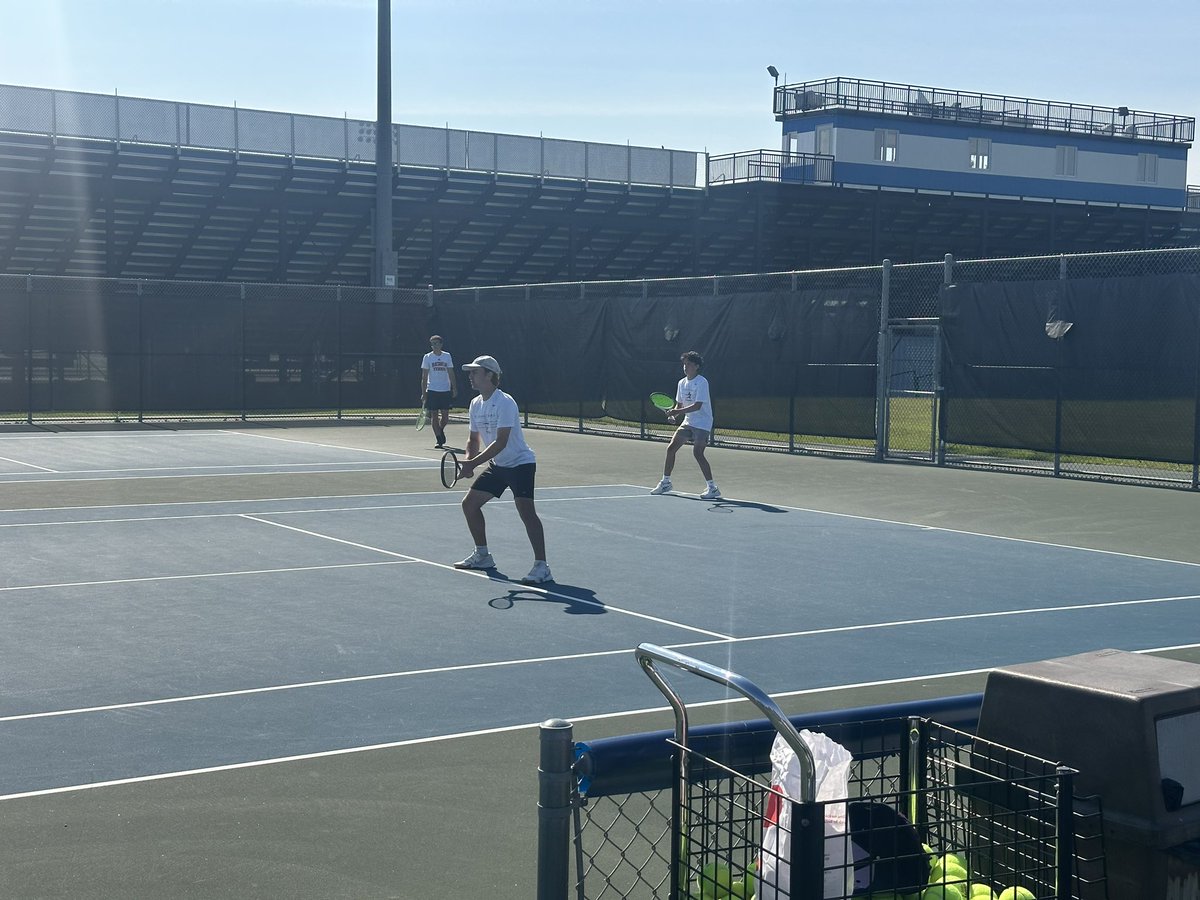 🎾Sectional Semifinals are underway!