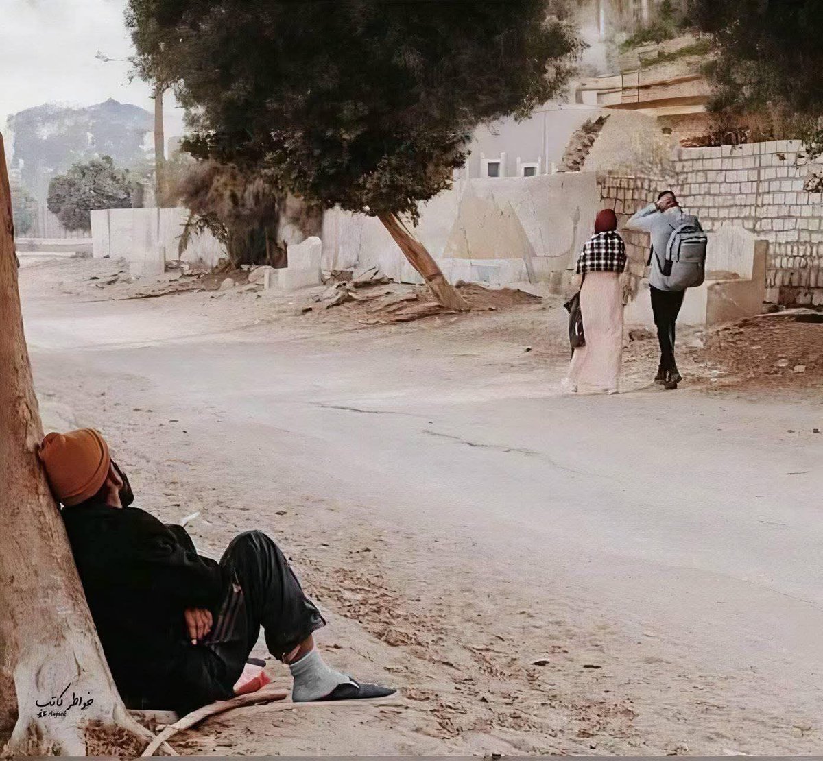 ◾والمؤسف حقاً ... 
     أن أغلب الذين كرهوا الحب
     كانوا أكثر الناس حباً وشغفاً وصدقاً، 
     لكنهم خُذلوا .!!