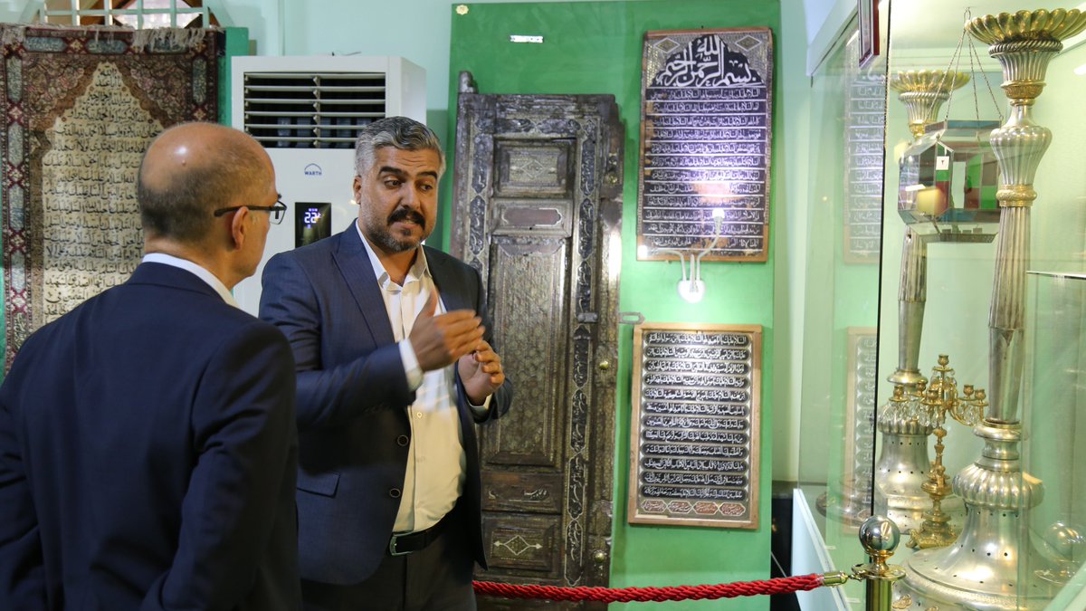 ImamHusseinMuse's tweet photo. مسؤول أمني في بعثة الإتحاد الأوربي الى العراق يزور متحف العتبة الحسينية المقدسة ويصفه بأنه "تجسيد للارث التاريخي الخالد والولاء للقضية الحسينية الحقة". https://t.co/GkI88LSF0L