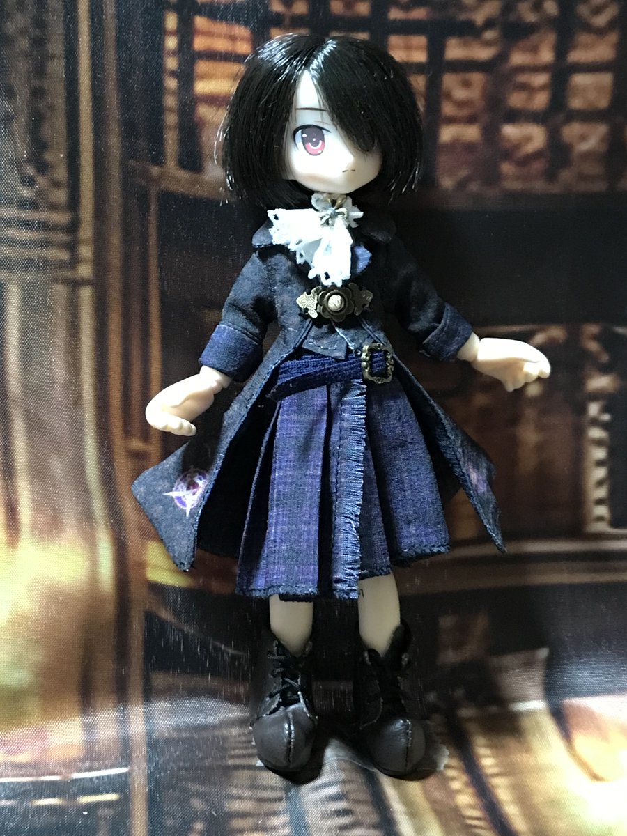 #ドールショウ75 #DS75 
X 調子悪くて😓やっと投稿できます。
海外ドラマでカッコいいアイリッシュキルトをみて
ずいぶん前に一度作りましたがその型紙でリメイクしました。
以前よりは細かく作れているかと思います。
アイリッシュスーツ/　１２分の１サイズです。