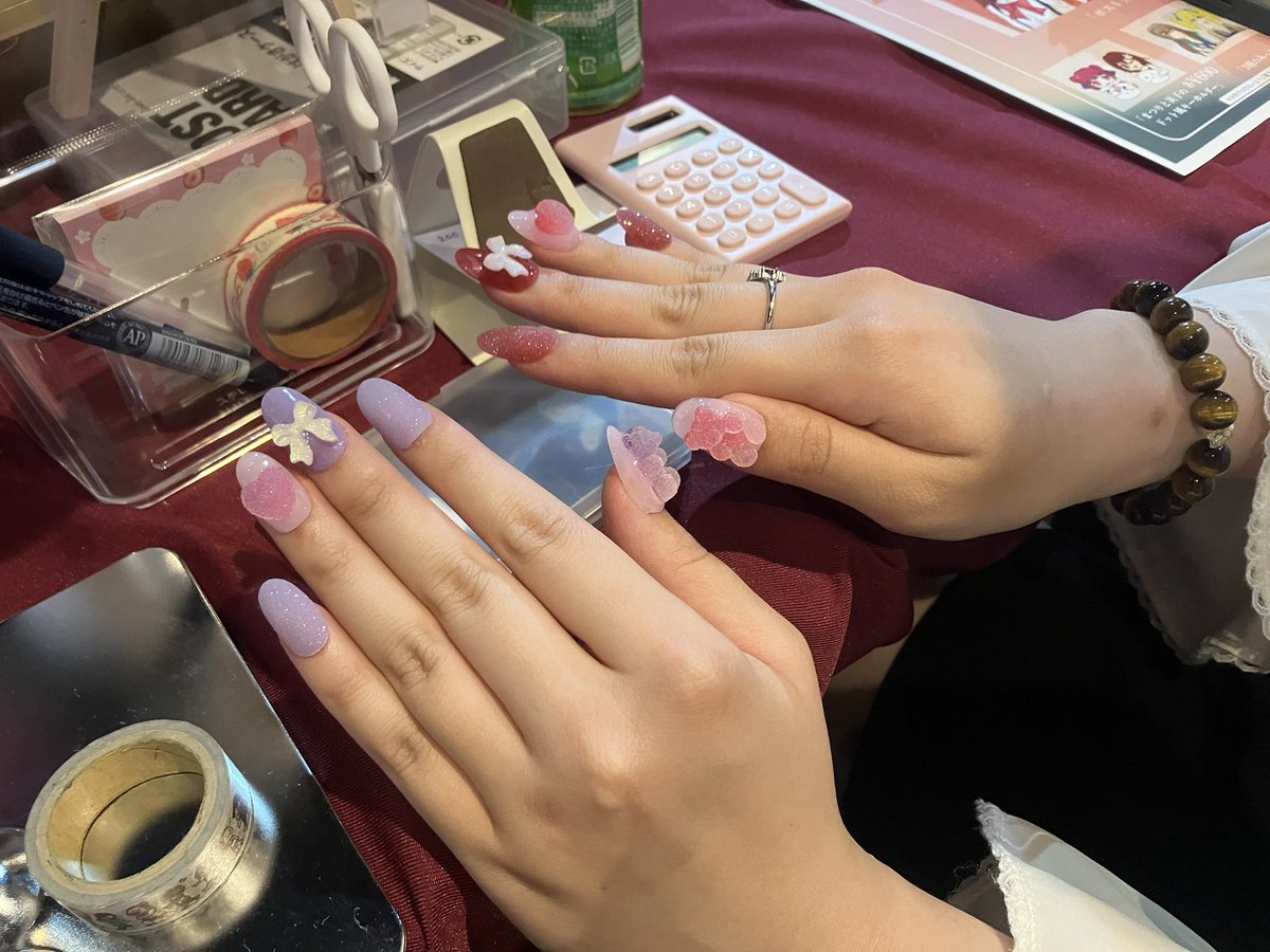 #CHARONオンリー2 
今日とても楽しかった〜！CHARON作品が好きな方々とたくさん交流できて良かったです！ドリンクも美味しかった☺️

こちらはサークル設営完了した時の写真と、勇桜さんのかわいいネイルの写真です！