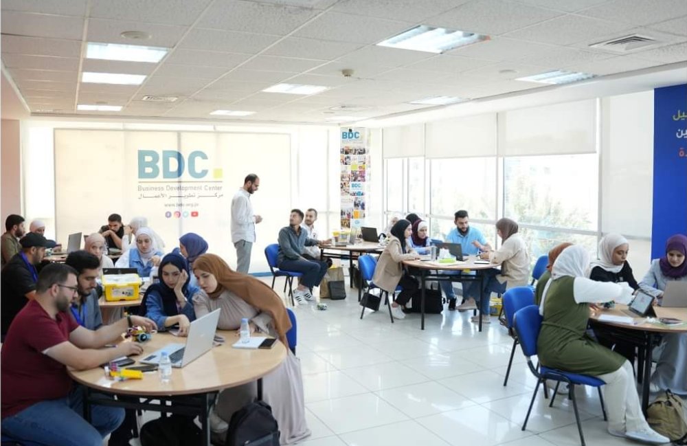 KingsTrustInt's tweet image. Happy Independence Day Jordan!🎉We want to extend a special thank you to our our strategic partner @KAFDJordan & our delivery partners @BDCJordan & @INJAZorg who have supported over 39.700 young people in Jordan since 2016 through our #GetInto & #EnterpriseChallenge programmes🌟
