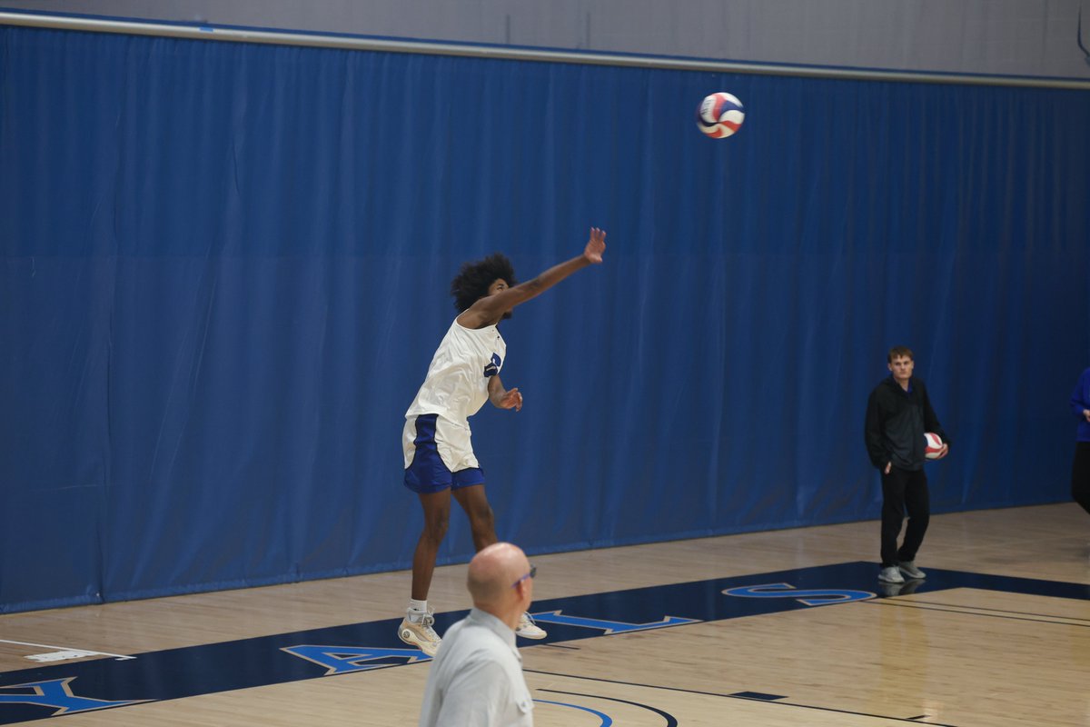 We're wrapping up our 𝙎𝙋𝙍𝙄𝙉𝙂 𝙎𝙀𝘼𝙎𝙊𝙉 𝙎𝙉𝘼𝙋𝙎𝙃𝙊𝙏𝙎 with Men's Volleyball, who made history by qualifying for inaugural ODAC Tournament! 🏐

#CompeteTogether | #RoyalPride