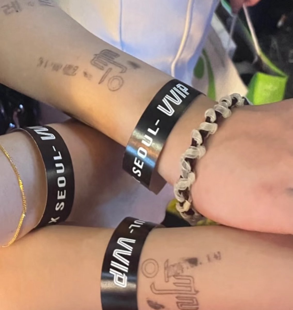 알파녀 꼬시러 클럽왔어요~~ 상납호구 있어? 어차피 너네는 클럽만 가도 입구컷 이니까 대신 지갑 벌리면 놀아줄게 #핀섭 #지갑 #핀돔 #게이 #바이 #멜돔 #멜섭 #지갑 #알파남 #베타남 #인출 #ATM #상납 #멜섭 #멜돔