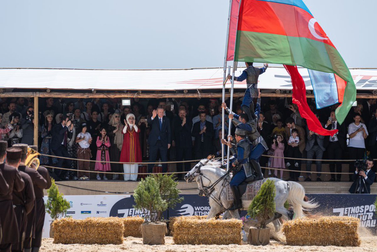 BreakingPoliti1's tweet photo. Geleneksel sporlarımızın yeniden hatırlandığı, yaşatıldığı ve gelecek nesillere aktarıldığı eşsiz bir kültür festivali: Etnospor! 🏹🇹🇷 https://t.co/JMq9mDE0WD