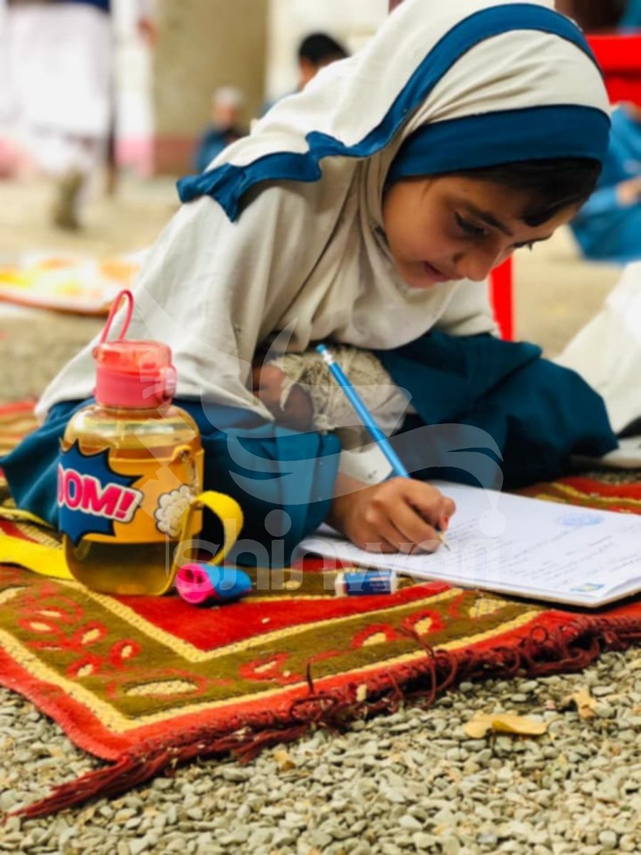 له خپل راتلونکي ناخبره خو پر علم مئینه د هېواد لور:
د بي بي اقصی یو لاس مات په بل امتحان ورکوي.
استادان یې وایي، ورته مو وویل اقصی جانې لاس دې تازه مات دی، امتحان مه ورکوه.
 ویل یې د لیک لاس مې جوړ دی.