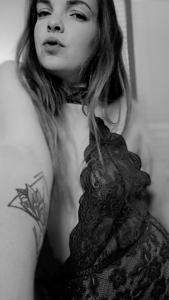bratty_longlegs's tweet photo. New posts on my pages. Follow the links and lets have some fun. 🤭😈 https://t.co/5rpwgBcva0