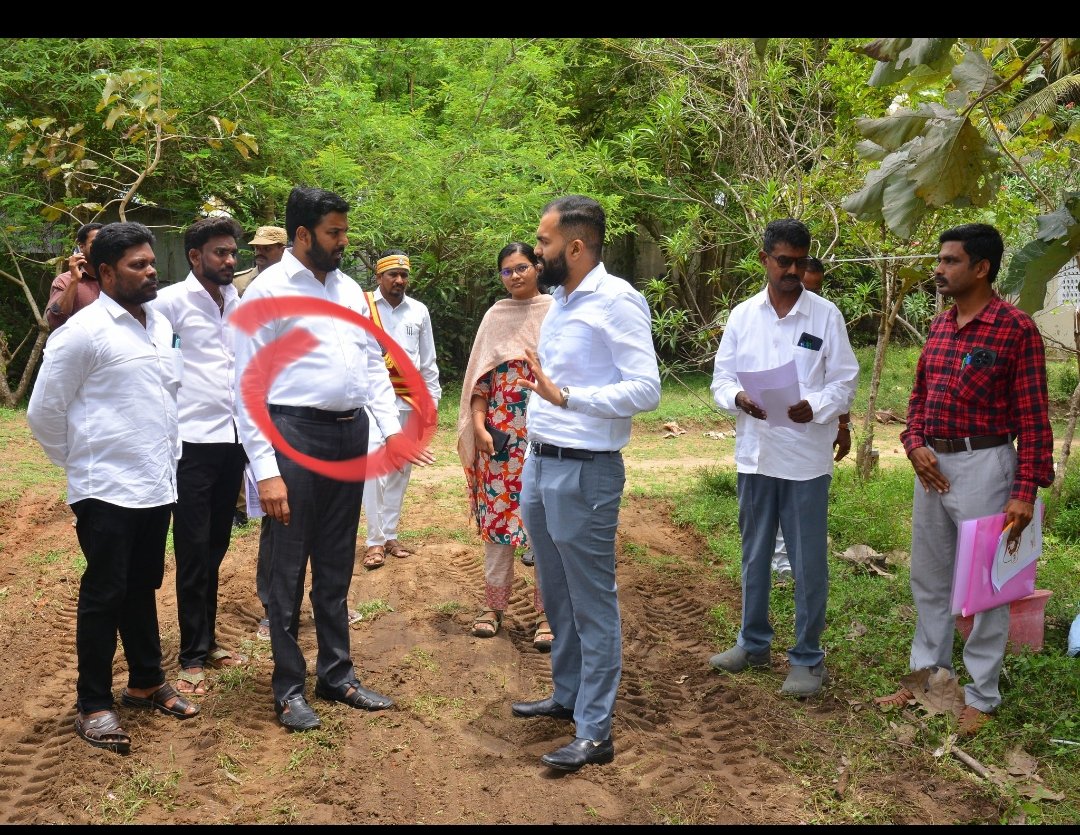 AUPATHY's tweet photo. @aloor_ShaNavas take care of your health . I have been seeing you for the  past 10 years.  your weight getting increased. https://t.co/AiEf7Cchii
