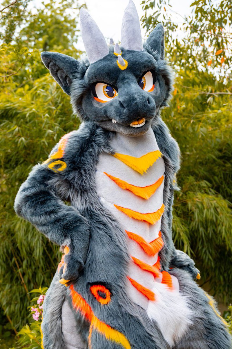 HybridLFursuits's tweet image. Pleasure to show you the finished digi fullsuit of @DergyVai !
Find him at CFz!
