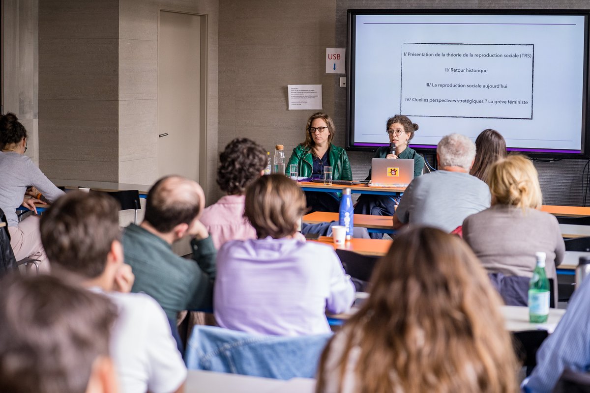 Institut La Boétie (@i_laboetie) on Twitter photo 📸 Atelier « Le travail reproductif : la double exploitation des femmes »
Avec Fanny Gallot et <a href="/AuroreKoechlin/">Aurore Koechlin</a>.
L'ordre patriarcal et la domination capitaliste invisibilisent depuis des siècles le travail domestique des femmes.
👉 À retrouver bientôt en replay ! 📸 Atelier « Le travail reproductif : la double exploitation des femmes »
Avec Fanny Gallot et <a href="/AuroreKoechlin/">Aurore Koechlin</a>.
L'ordre patriarcal et la domination capitaliste invisibilisent depuis des siècles le travail domestique des femmes.
👉 À retrouver bientôt en replay !