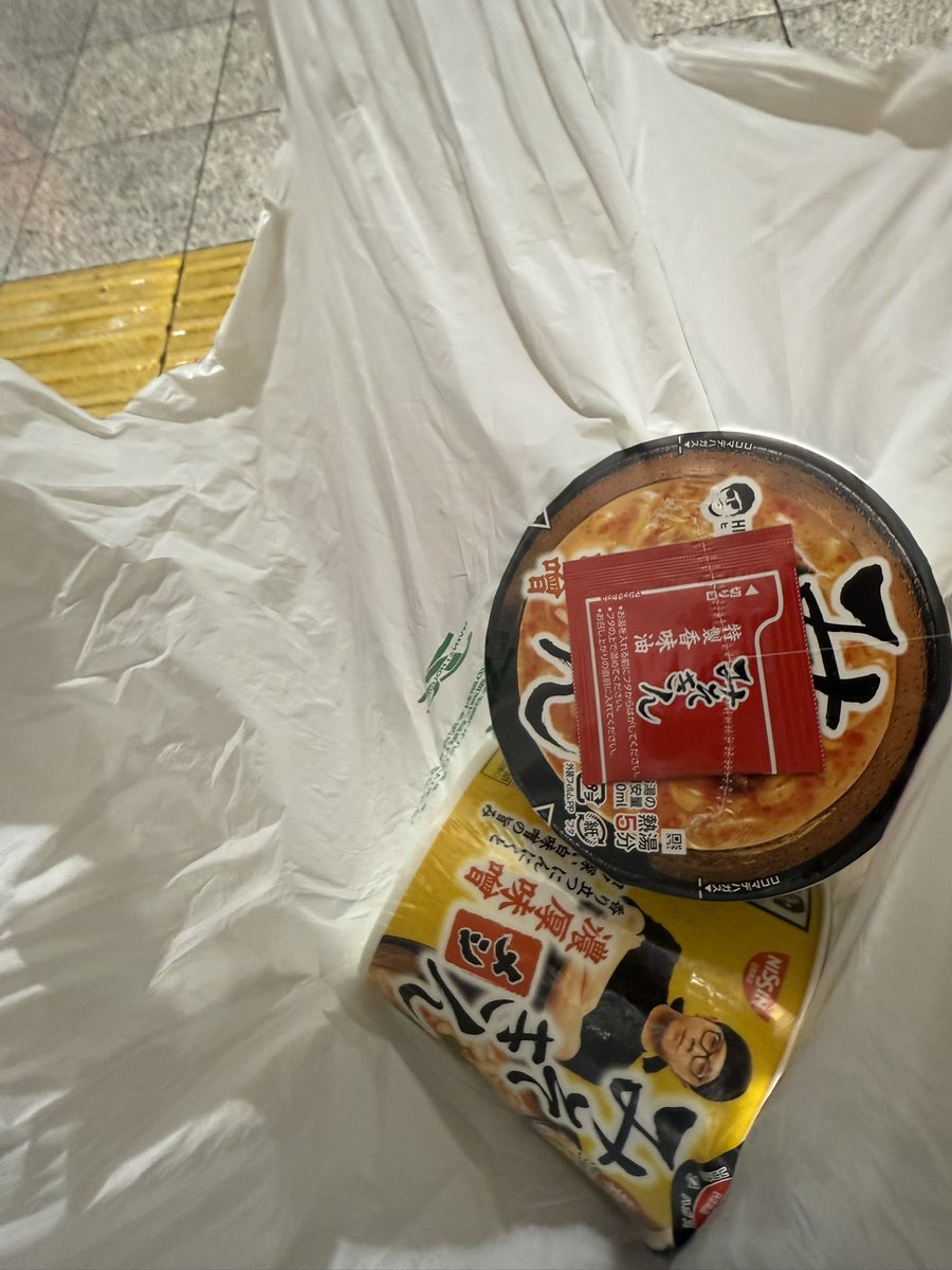 Linsukunkun's tweet photo. 牡蠣を死��ほど食べた\( 'ω' )/

みそきん貰った\( 'ω' )/

もーべろべろや。。 https://t.co/GHc5bnxu8N
