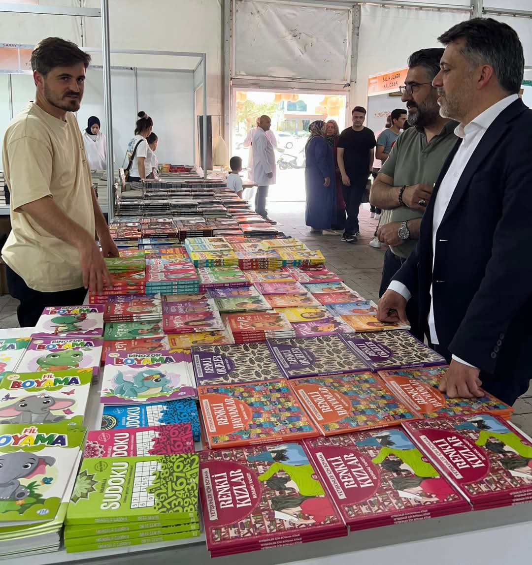 alpay_kabadayi's tweet photo. 📚 “Bir Kitap, Bin Dünya”

Erzincan Kitap Fuarı kapılarını kitapseverlere açtı!

Yeni kitapları keşfetmek, yazarlarla tanışmak ve kelimelerin büyülü dünyasında yolculuğa çıkmak isteyen tüm hemşehrilerimizi 24 Mayıs – 01 Haziran 2025 tarihleri arasında bekliyoruz.
#Kitapfuari https://t.co/wW8abXKYw9