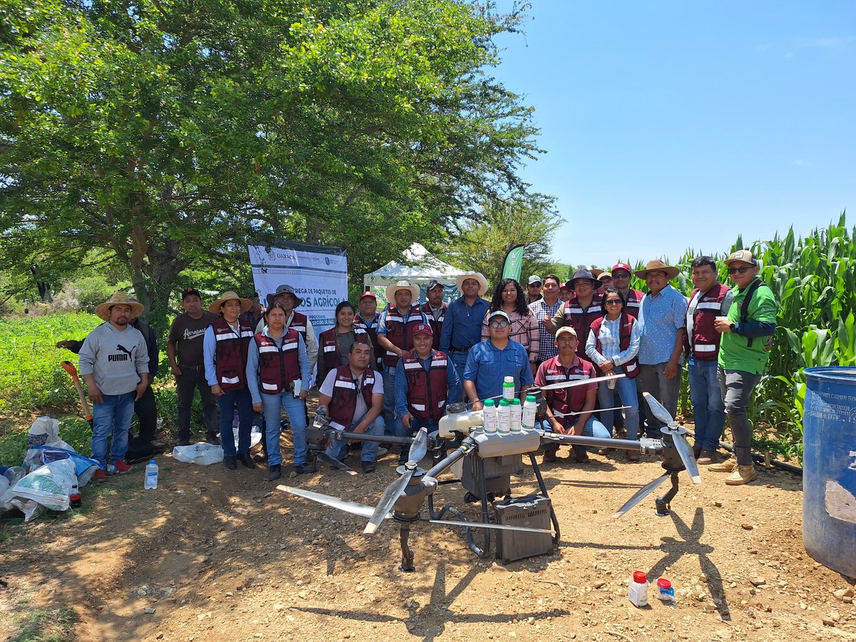 IMPLEMENTAMOS TECNOLOGÍA EN CULTIVO DE MAÍZ PARA TRANSFORMAR EL CAMPO OAXAQUEÑO

Para eficientar el uso de la bioestimulación foliar y optimizar la aplicación del uso de dron en el cultivo de maíz, se llevó a cabo el Taller de Aplicación de Bioestimulantes para el Llenado de