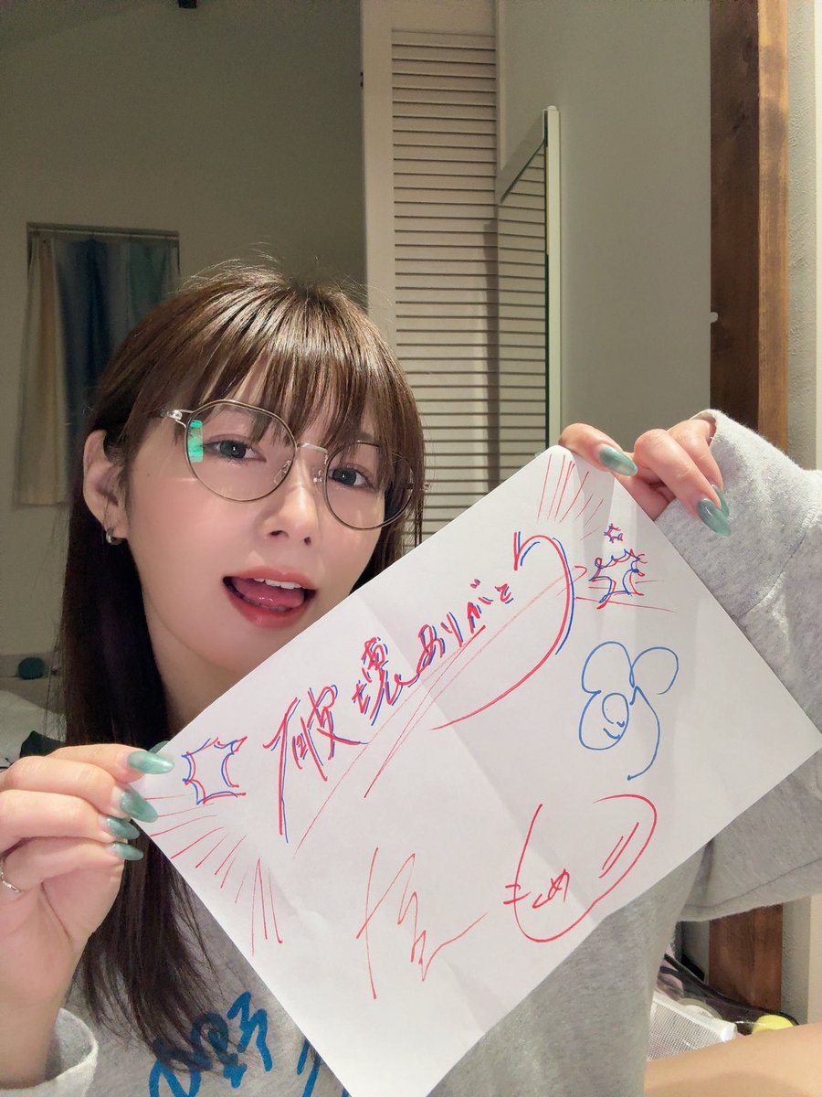 新宿バティオスでお笑いライブ観てきた
抽選でスケッチブックも当たった嬉しい👏🏻